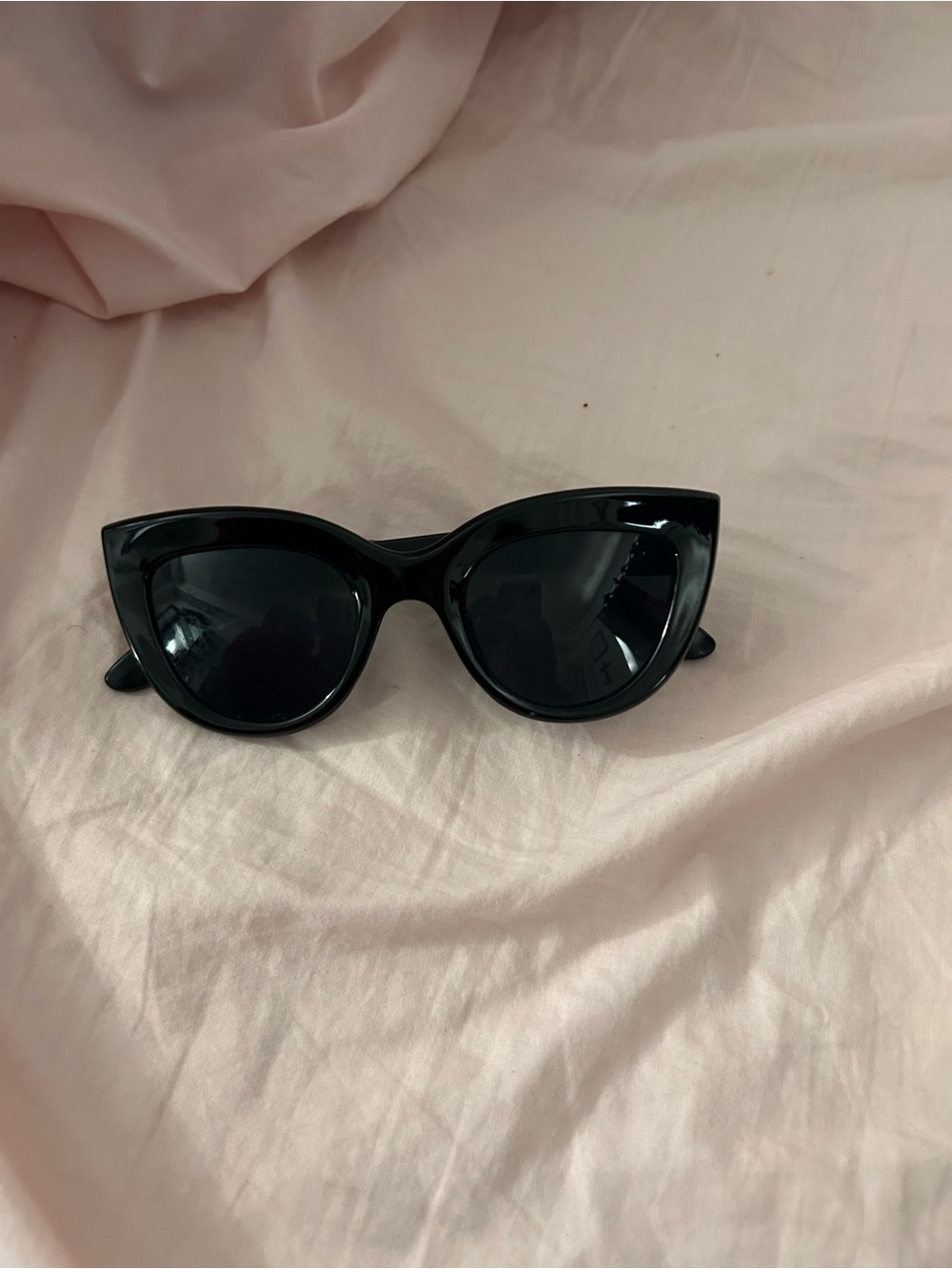 Classic Black Cat-Eye Sunglasses - Black